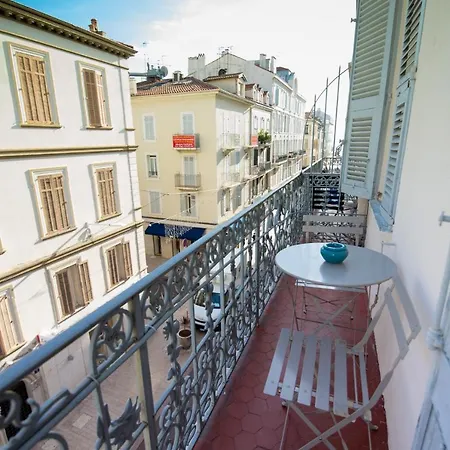 Centre Carre D'or Apartment